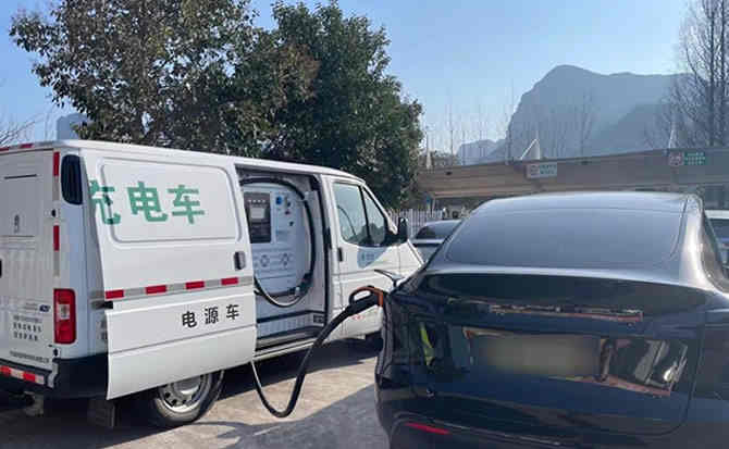 安龙汽车搭电